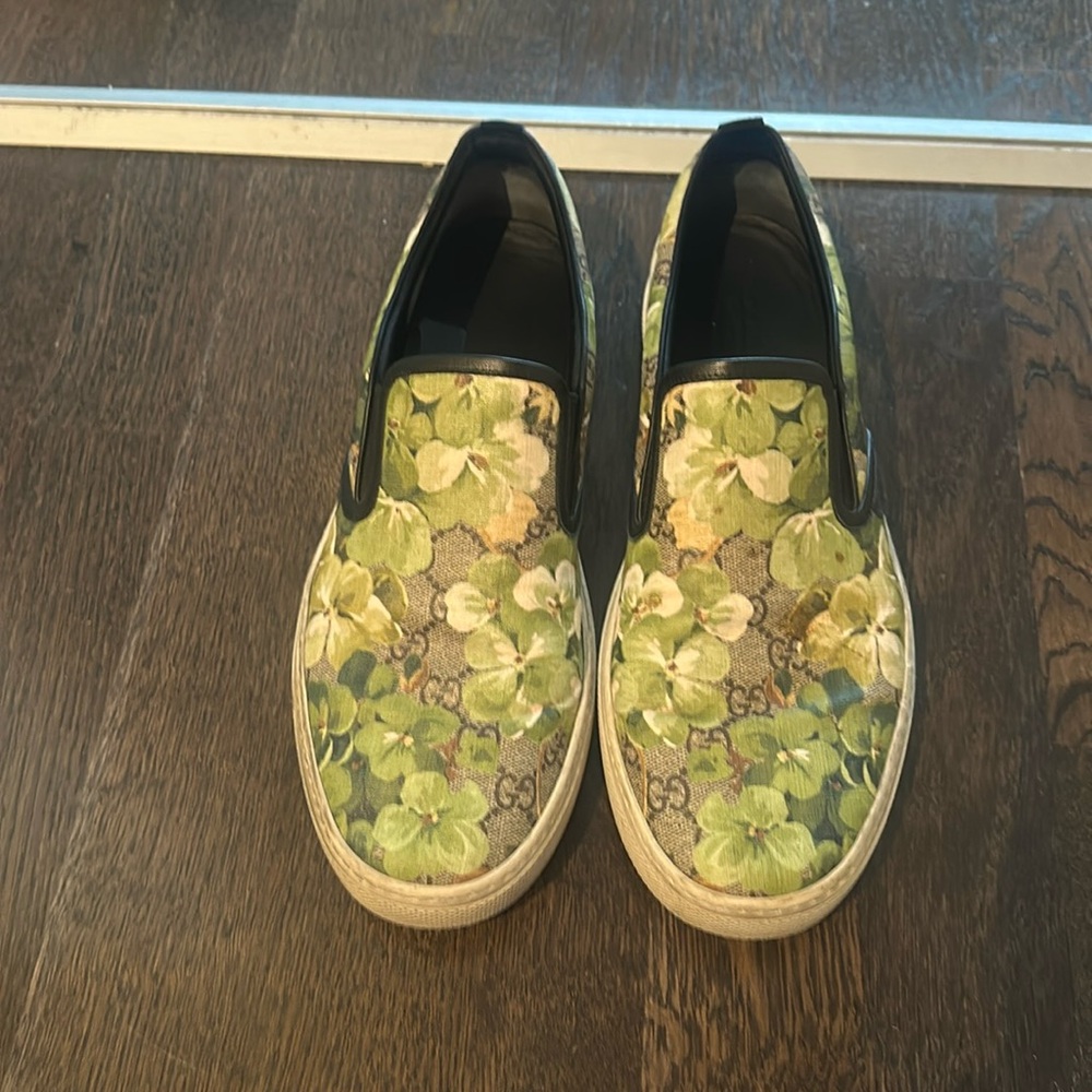 Gucci sneakers size 10 Gucci fits like 11US